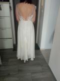 Suknia ślubna Witam mam na sprzedaż suknię ślubną  kolor: Biały  rozmiar: M/L