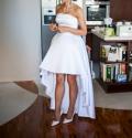 Suknia ślubna Sprzedam przepiękną suknię ślubną szytą na wzór LaMania kolor: Biały rozmiar: XS/S